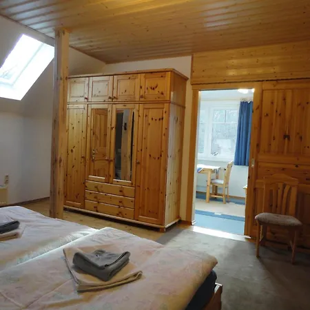 Haus Roseneck 60 M Zum *